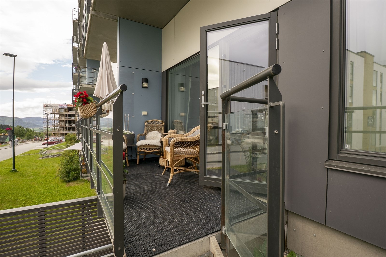 romslig balkong Galleribilde