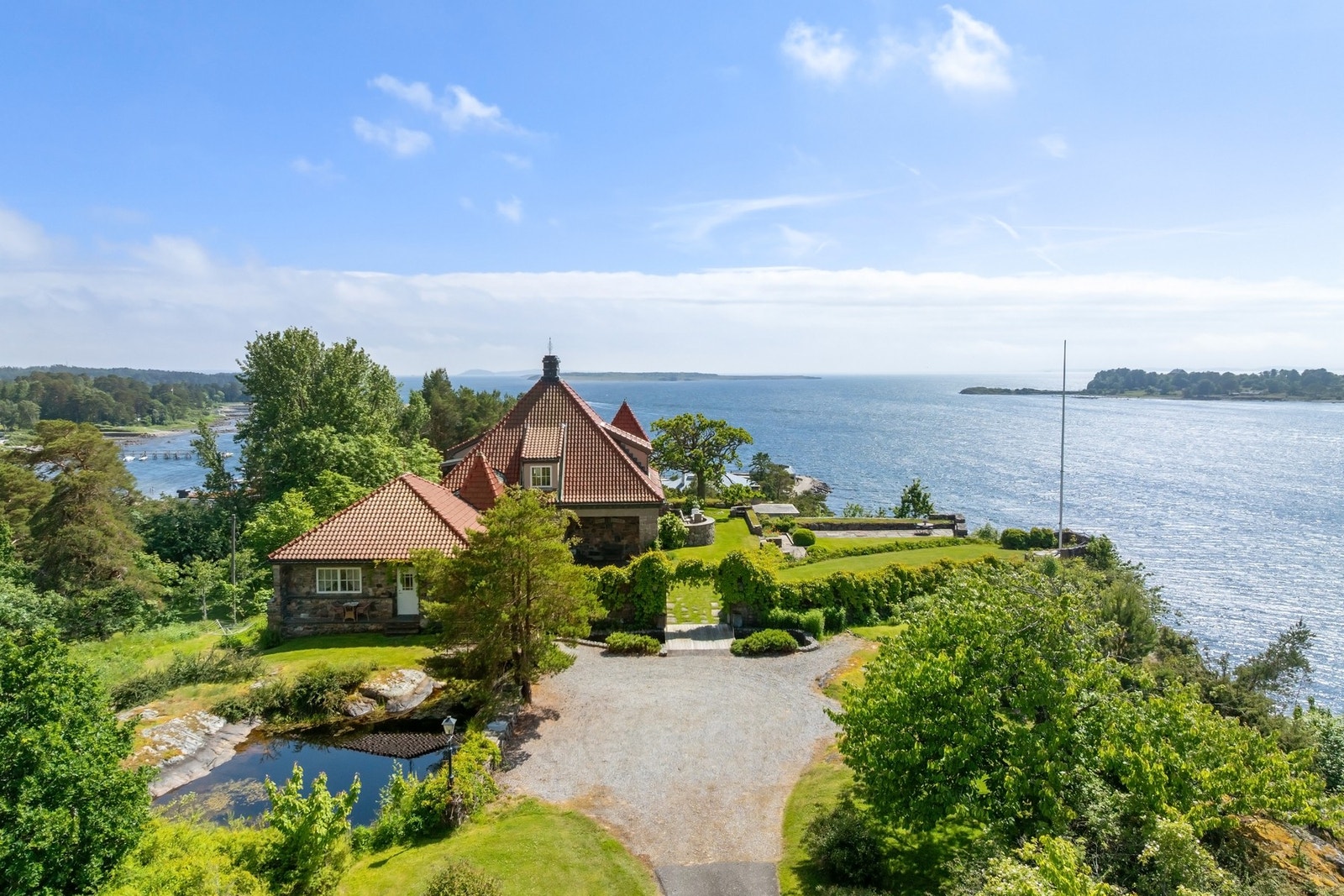 Velkommen til unike festningen i Larkollen, presentert av Tinholt eiendomsmegling. Galleribilde