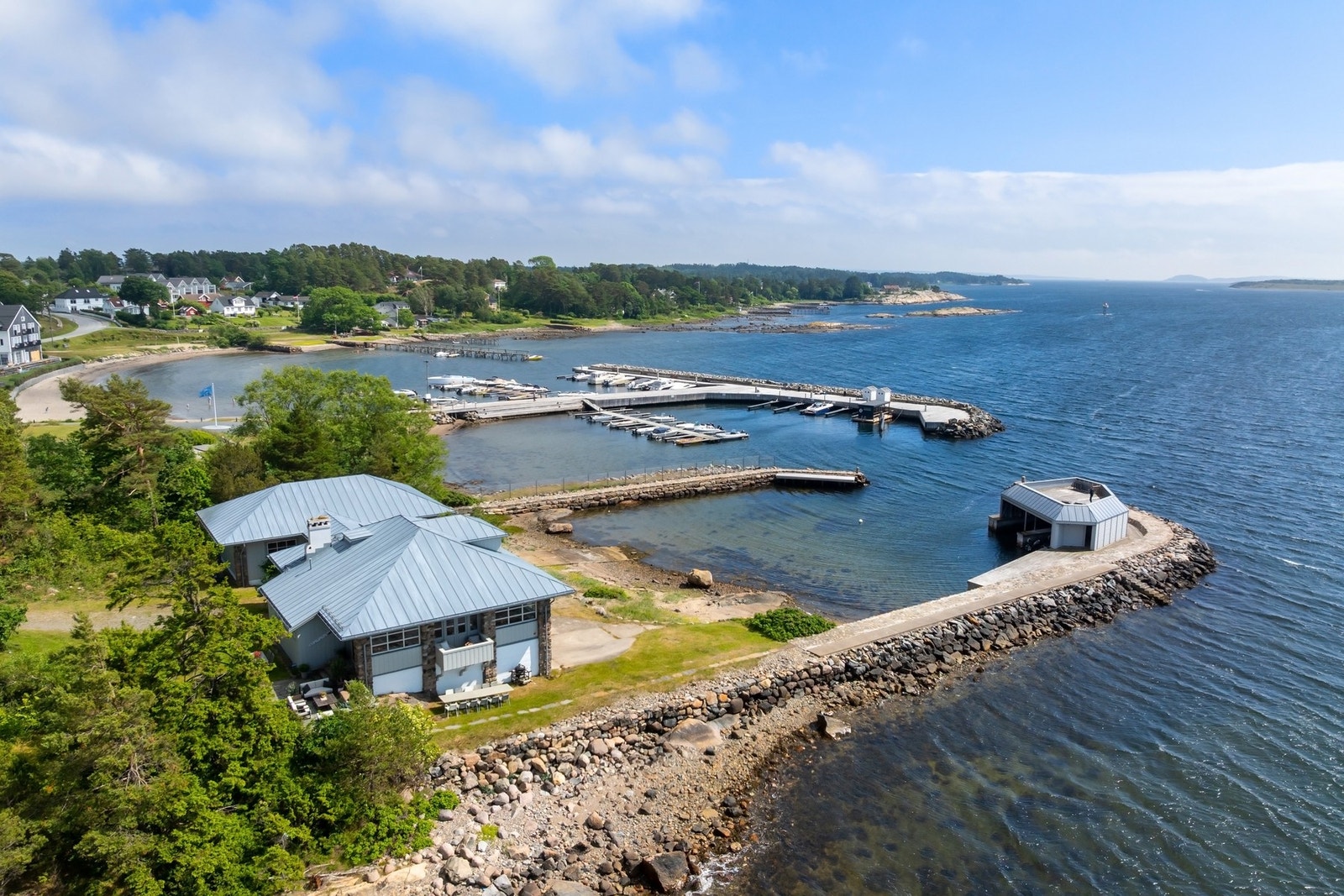 Vakker strandlinje og tomt. Galleribilde