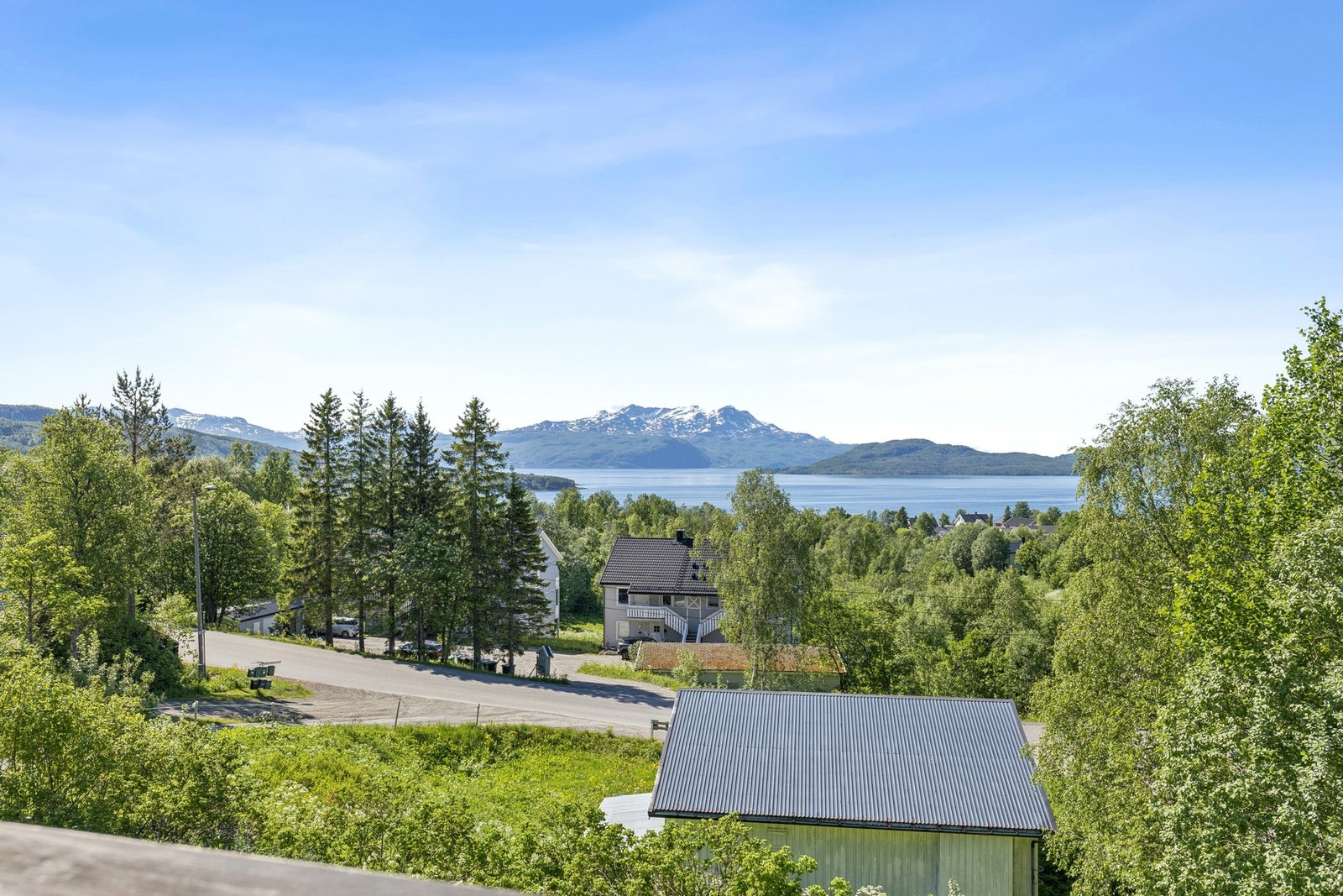 Fra eiendommen har man en åpen og vidstrakt utsikt. Galleribilde