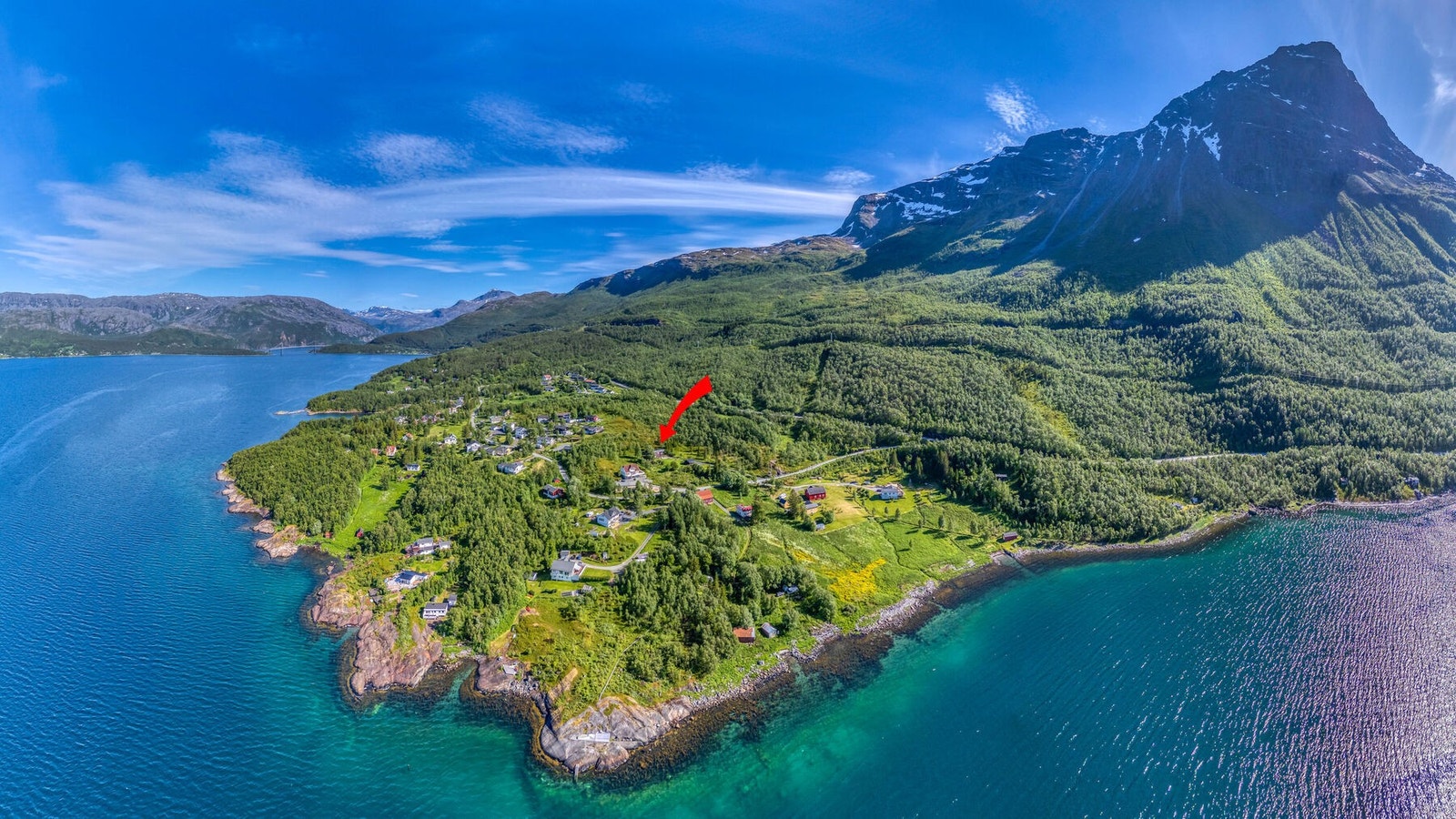 Oversiktsbilde som viser eiendommens beliggenhet på neset. Galleribilde