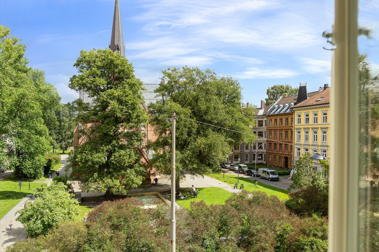 Flott utsyn til grønne omgivelser Galleribilde