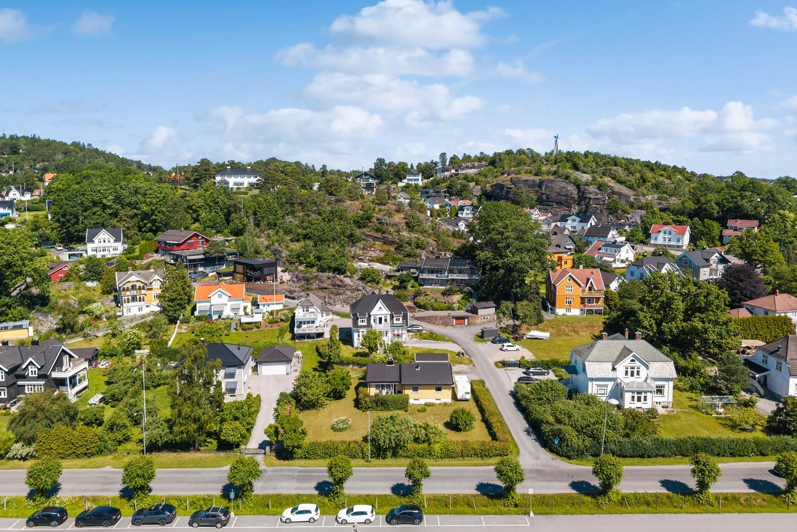 Her får du en stor hage som er en sjelden kvalitet i et så sentrumsnært område. Galleribilde