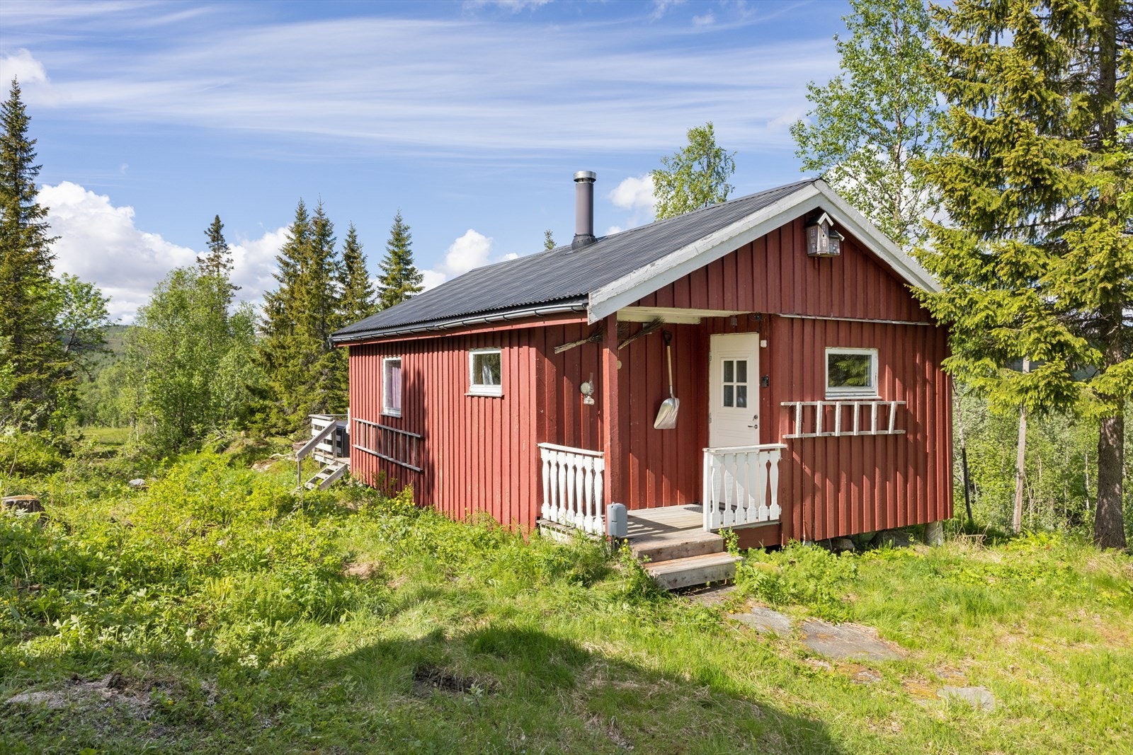 Her finner man en trivelig hytte i naturskjønne omgivelser Galleribilde