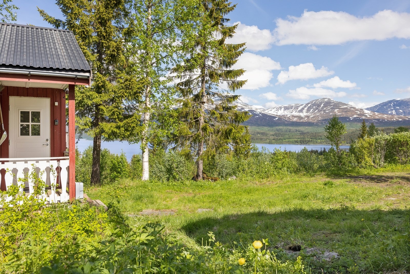 Her er det god plass til å parkere rett utenfor hytten Galleribilde