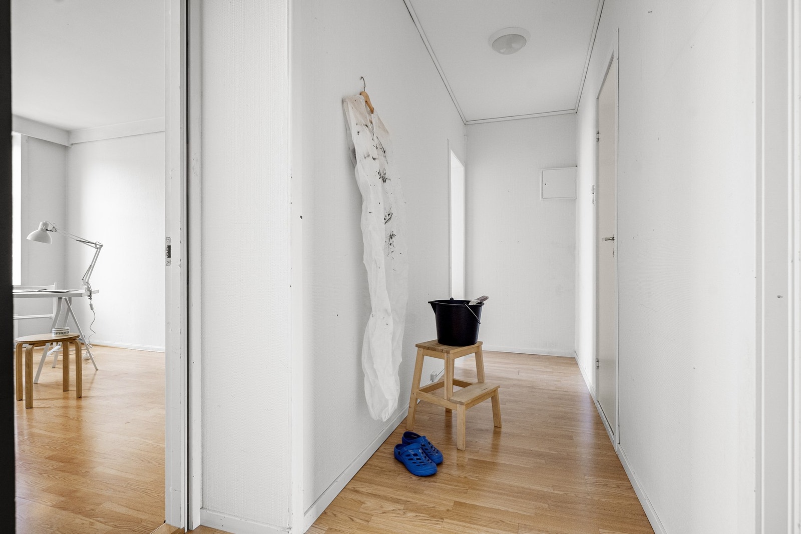 Gangen knytter boligens rom sammen på en fin måte Galleribilde