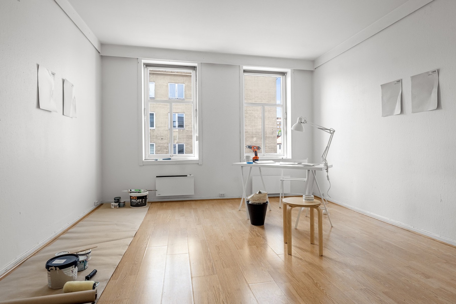 En gjennomgående 2-roms leilighet med oppussingsbehov Galleribilde