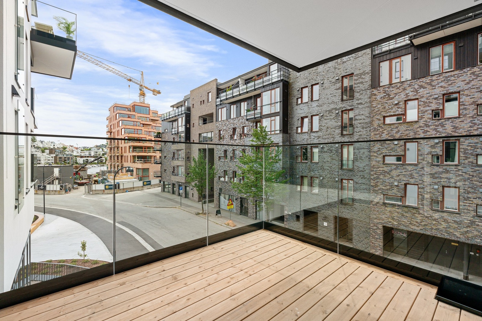 - Egen balkong med noe utsikt - Galleribilde