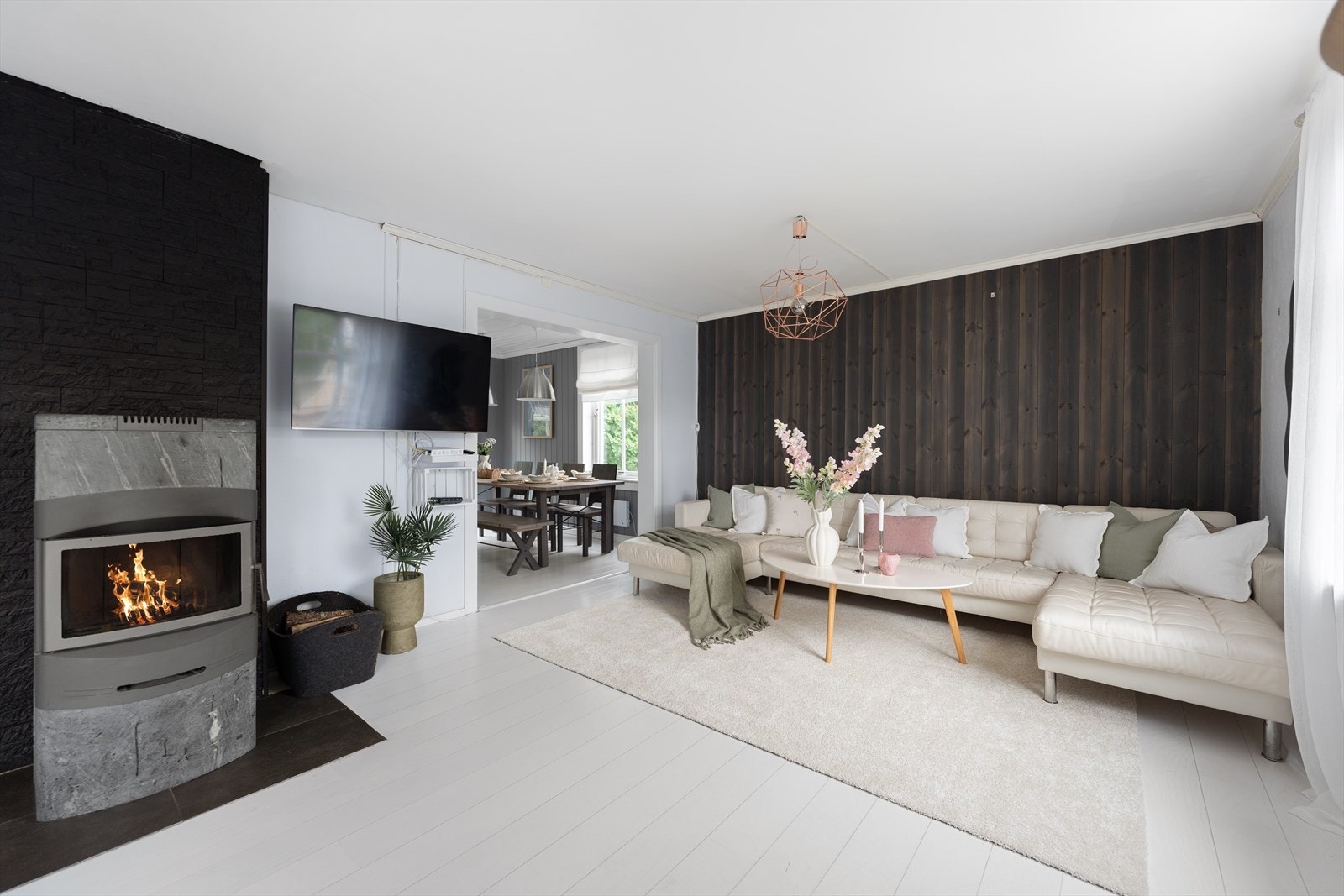 Denne enebolig over flere plan med god plass og fleksibel planløsning. Galleribilde