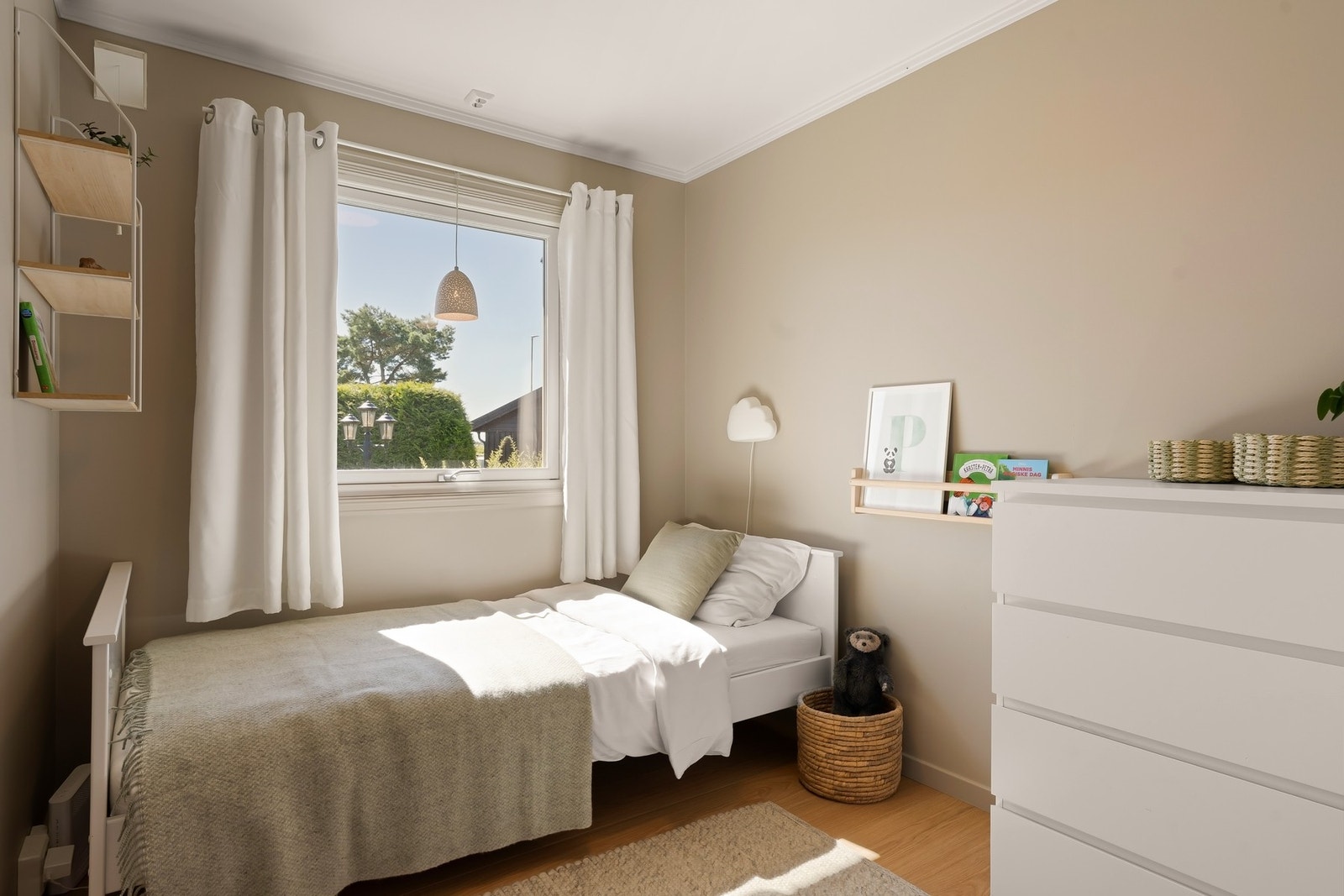 Soverom med gulvvarme - perfekt som barnerom, gjesterom eller hjemmekontor. Galleribilde
