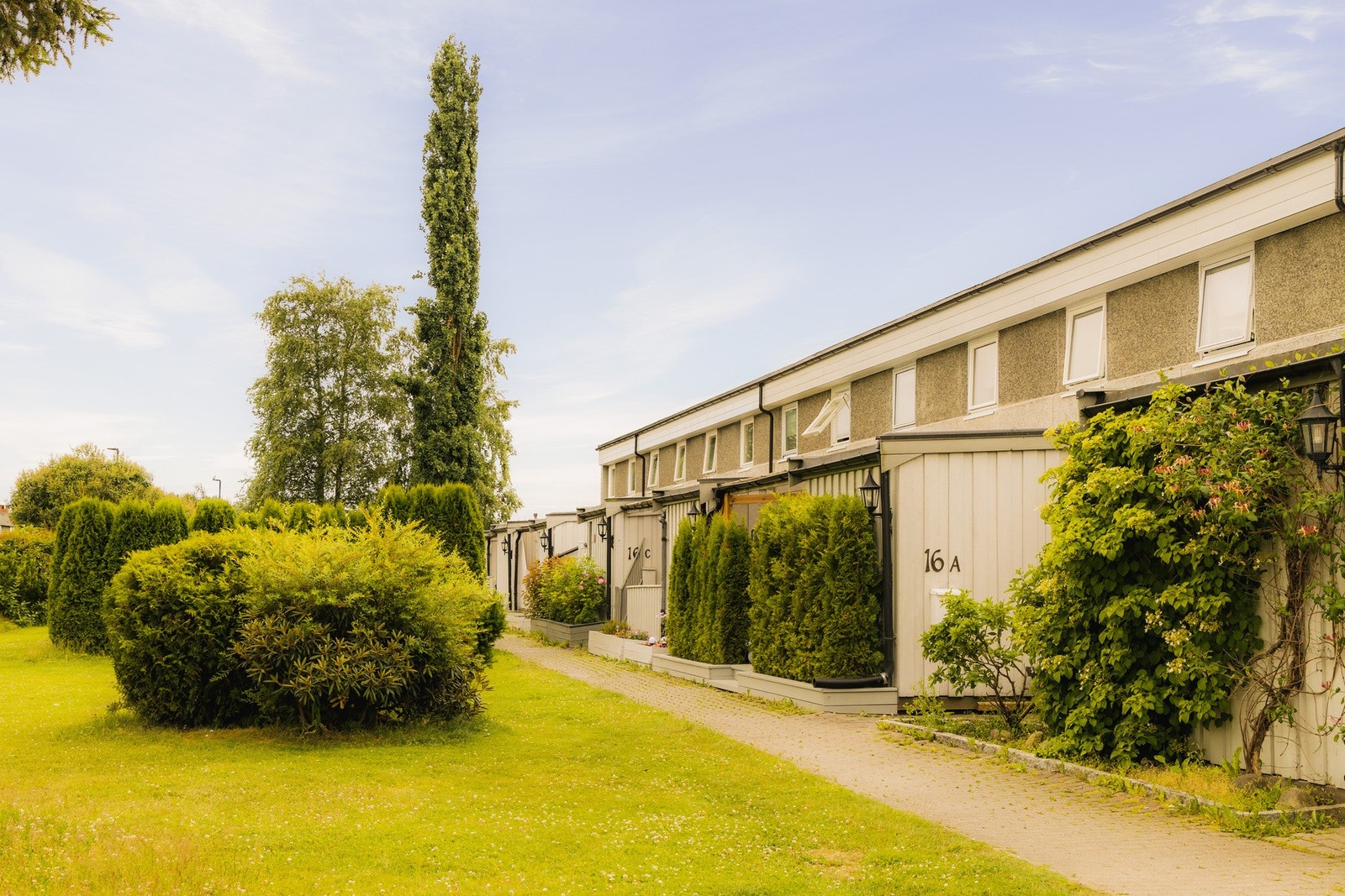 Området har gode bussforbindelser og enkel adkomst til E6. Galleribilde
