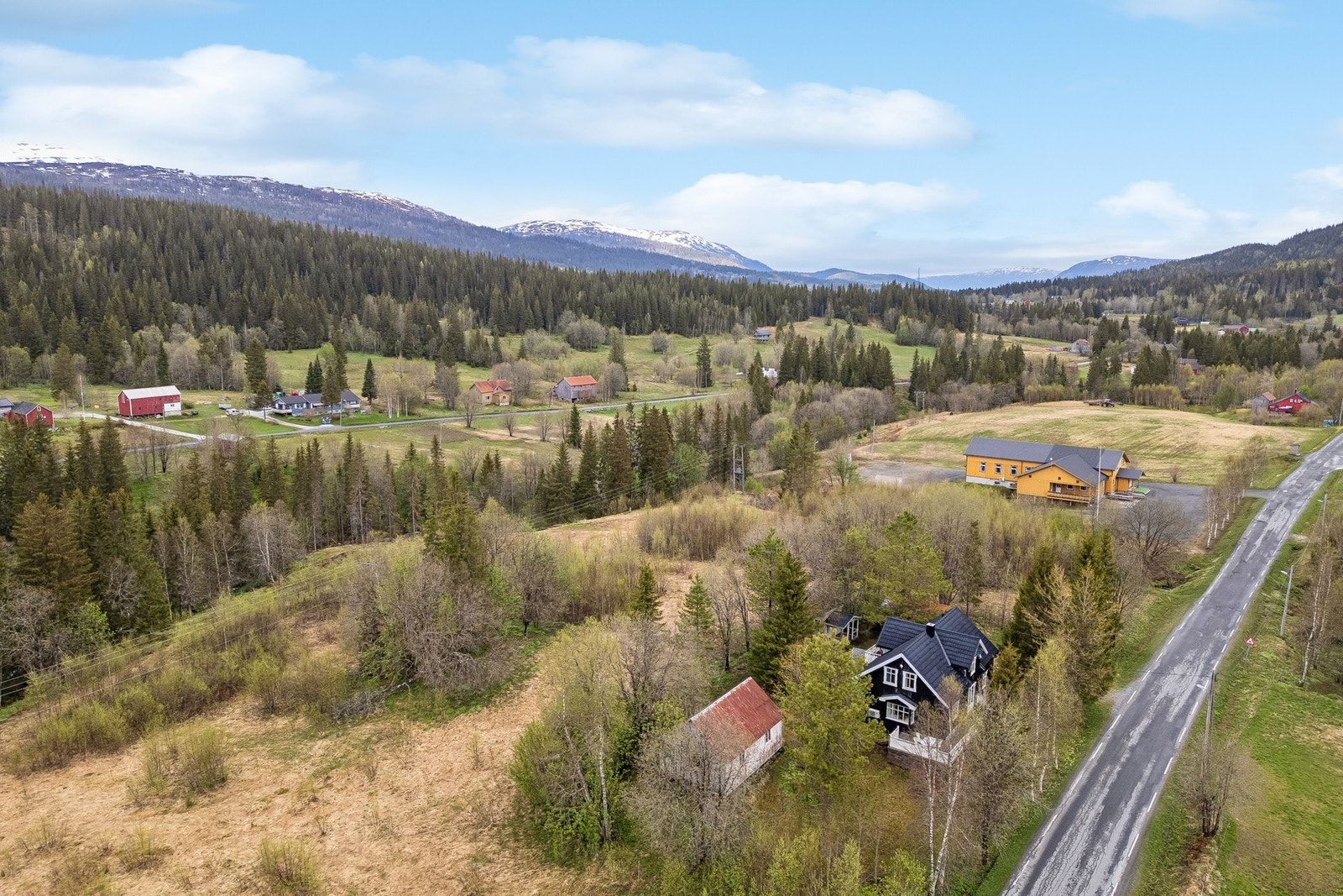 Her får du utsikt mot Lukttinden og deler av Drevvatnet. Galleribilde