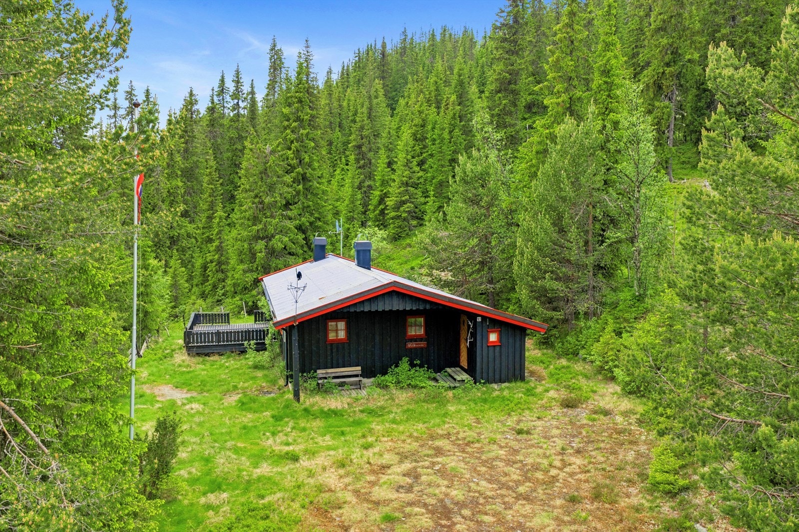 DNB Eiendom ved Torleif Løvfald Gaard ønsker deg velkommen til Bjødalsvegen 183! Galleribilde