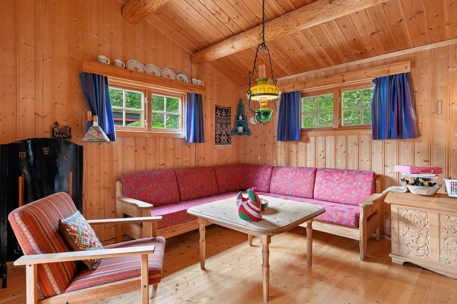 Her er det plass til å innrede med en romslig sofagruppe. Galleribilde