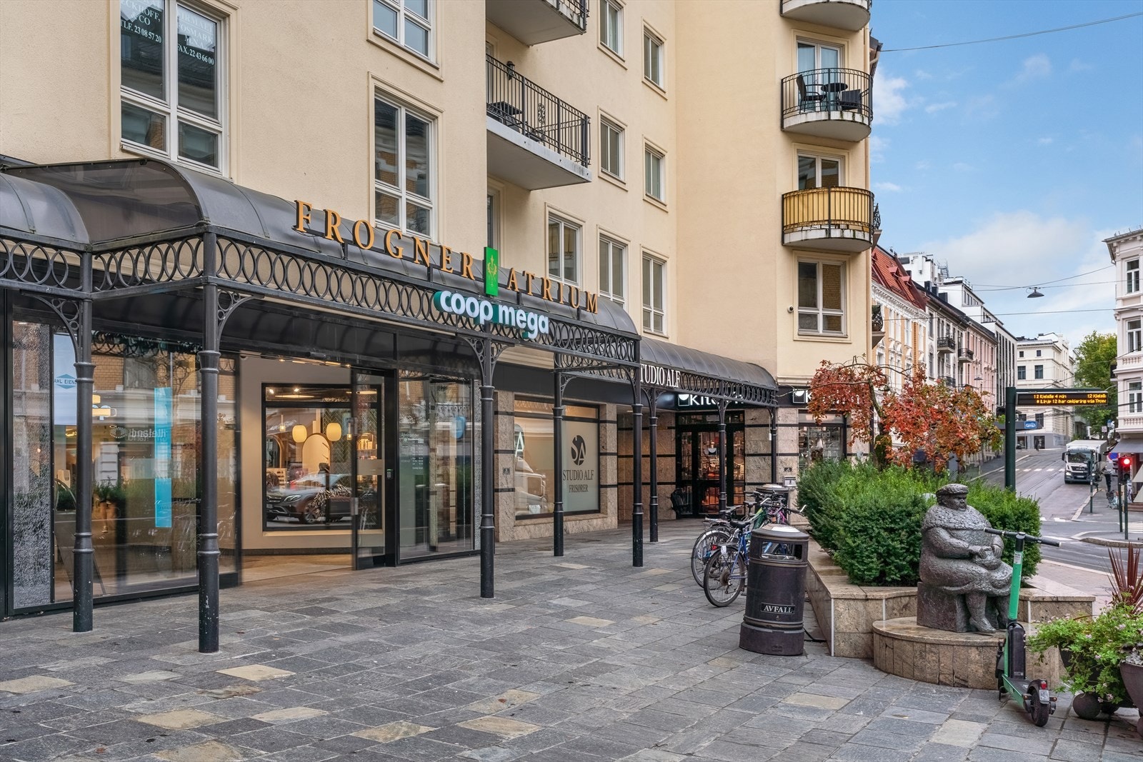 Det er kort gangavstand til dagligvarehandel. Galleribilde