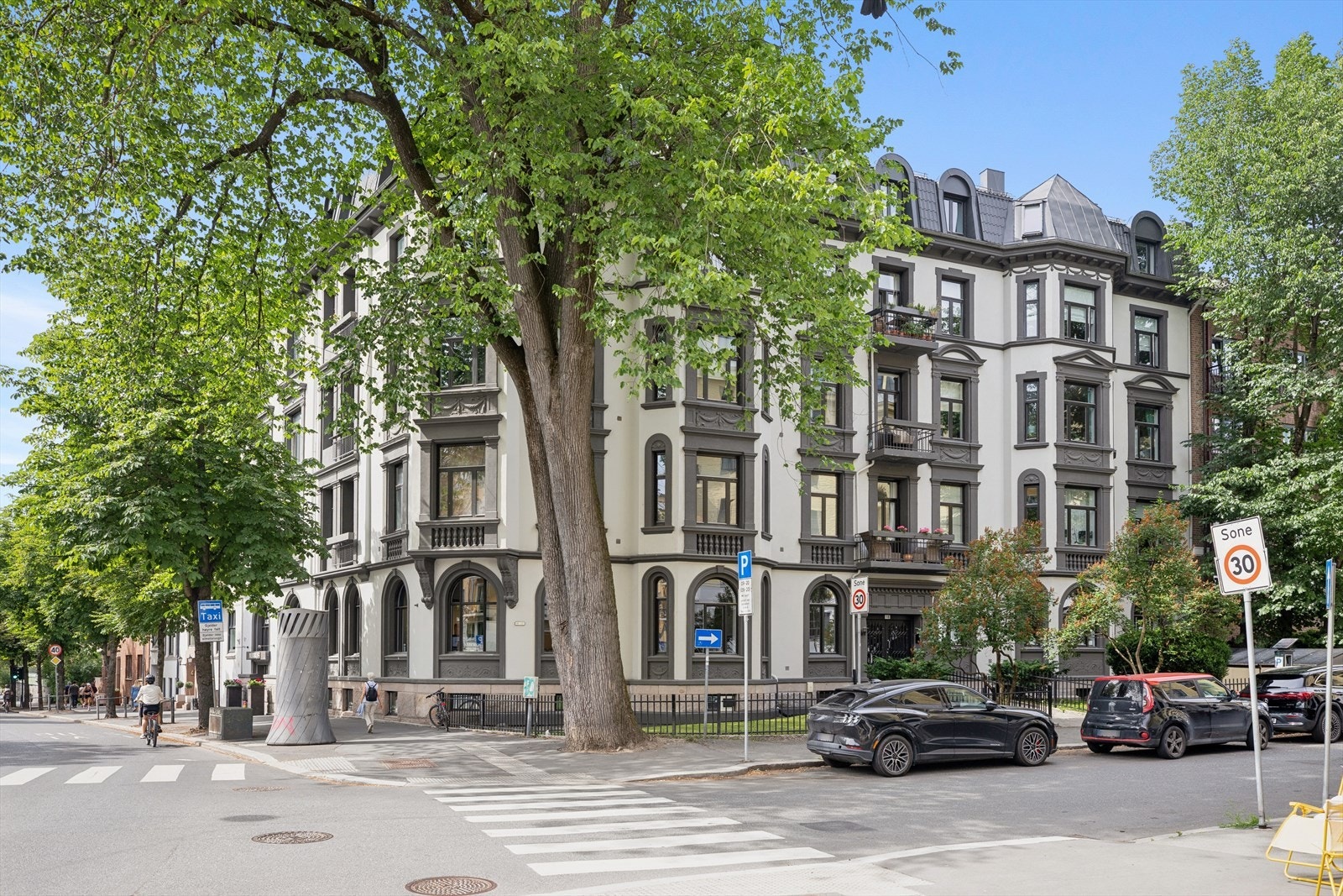 Her bor du svært sentralt og attraktivt til med kort vei til alle fasiliteter, Frognerparken og Bygdøy. Galleribilde