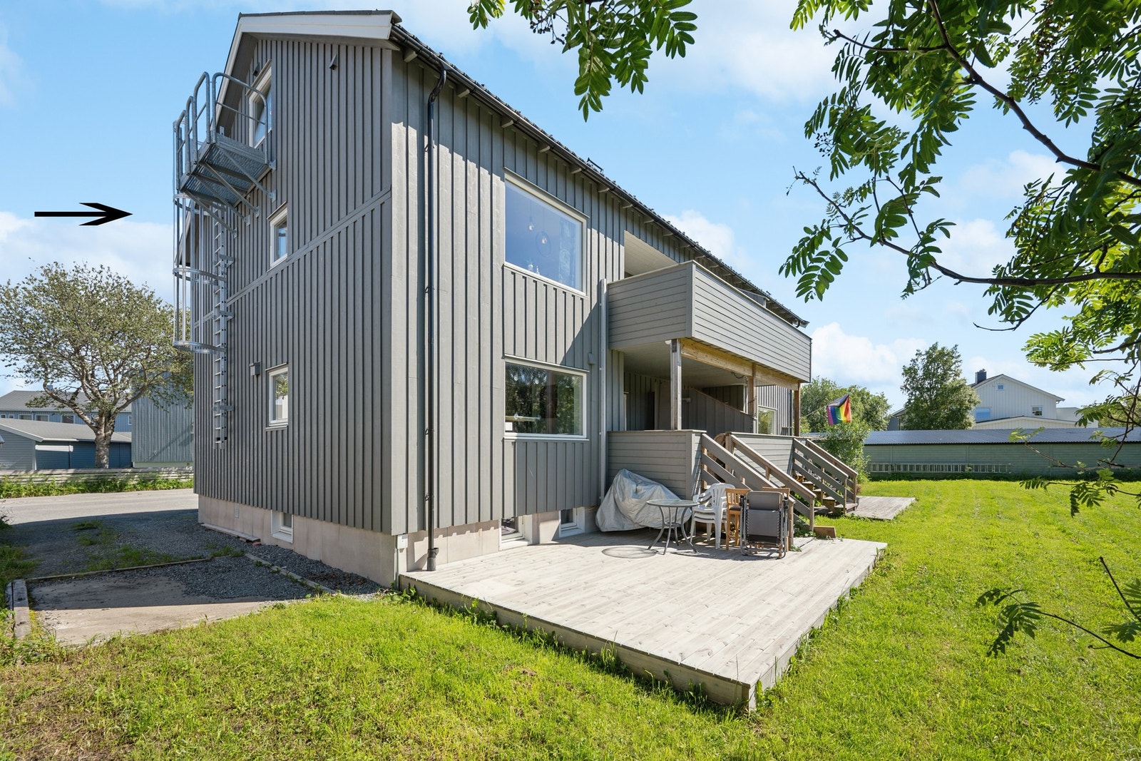 Borettslaget har renovert fasade i senere år og fellesarealer fremstår som godt ivaretatt. Galleribilde