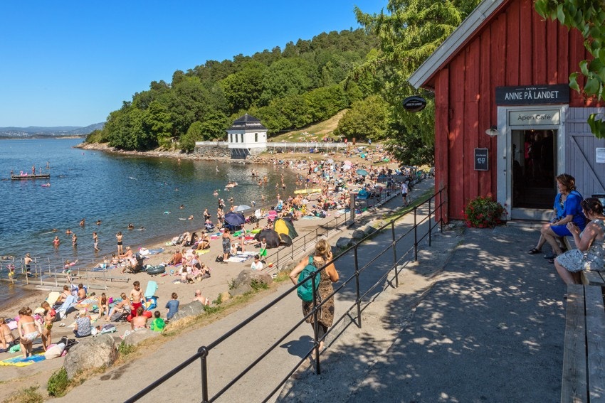 Det er kort vei til flere flott badestrender i området, har på Hvervenbukta. Galleribilde