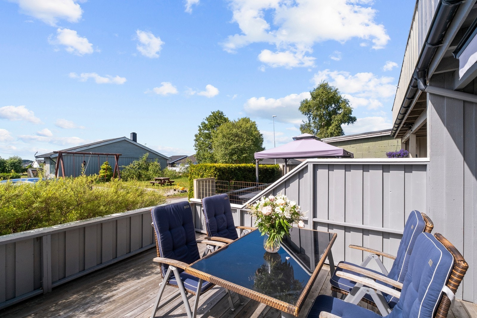 Terrassen er vestvendt, perfekt for å nyte solen etter en lang arbeidsdag!
Lekeplass like ved. Galleribilde