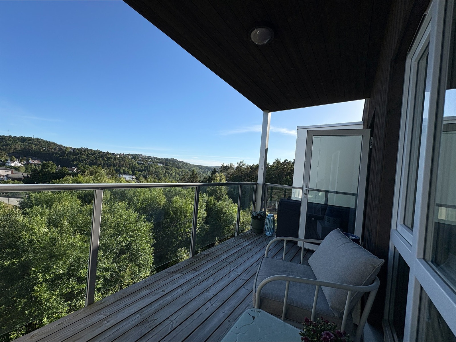 Selgers utsiktsbilde fra veranda Galleribilde