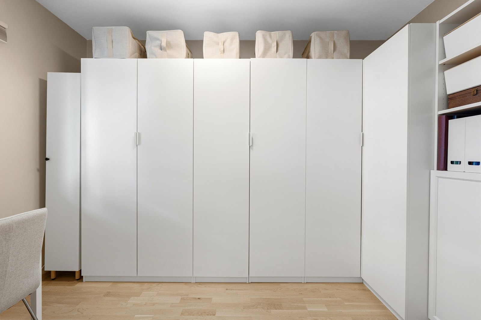 Fra innebod med stor garderobe Galleribilde