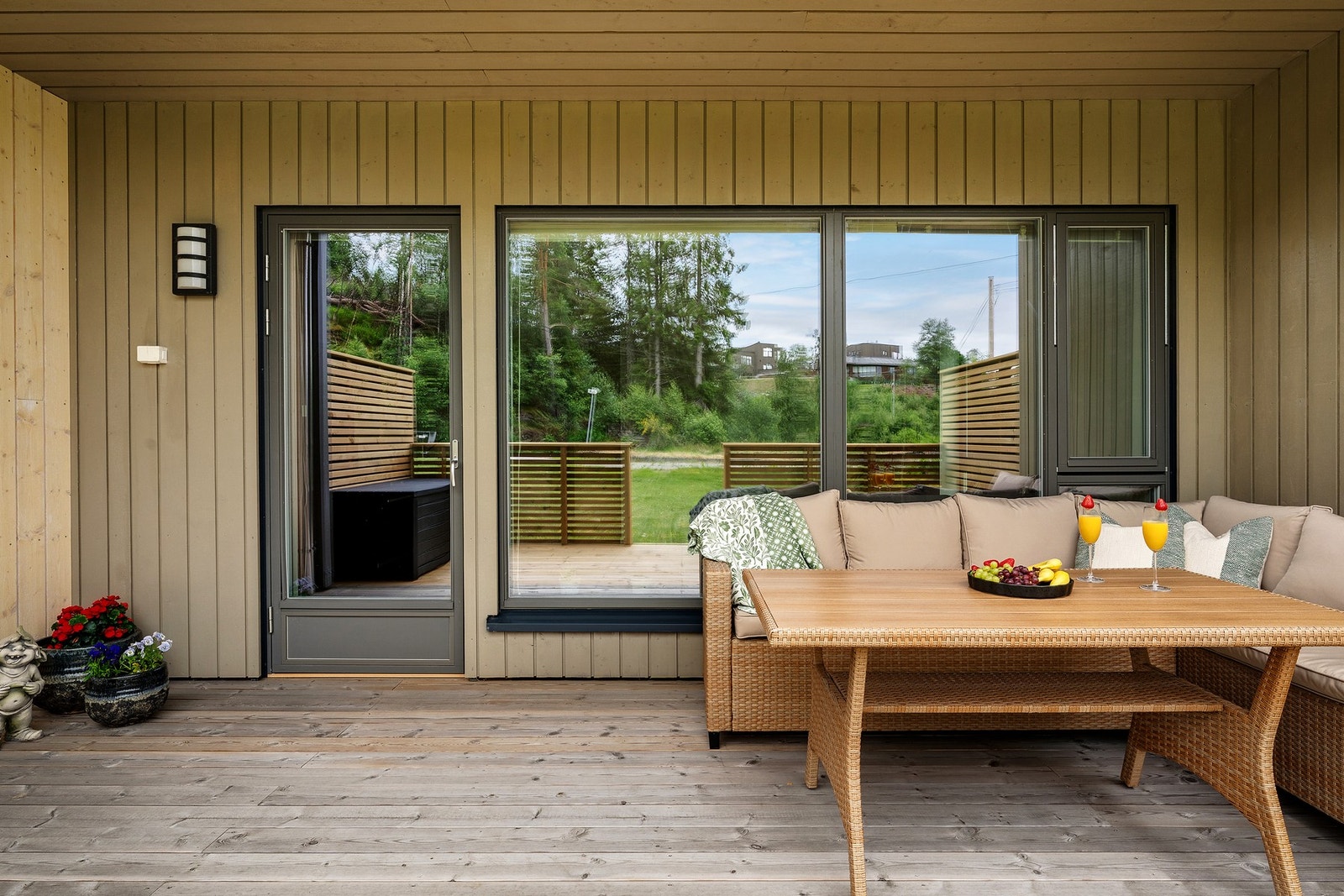 Her kan man nyte fantastiske solforhold midtsommers, med sol fra ca. 12:00 til 22:00 Galleribilde