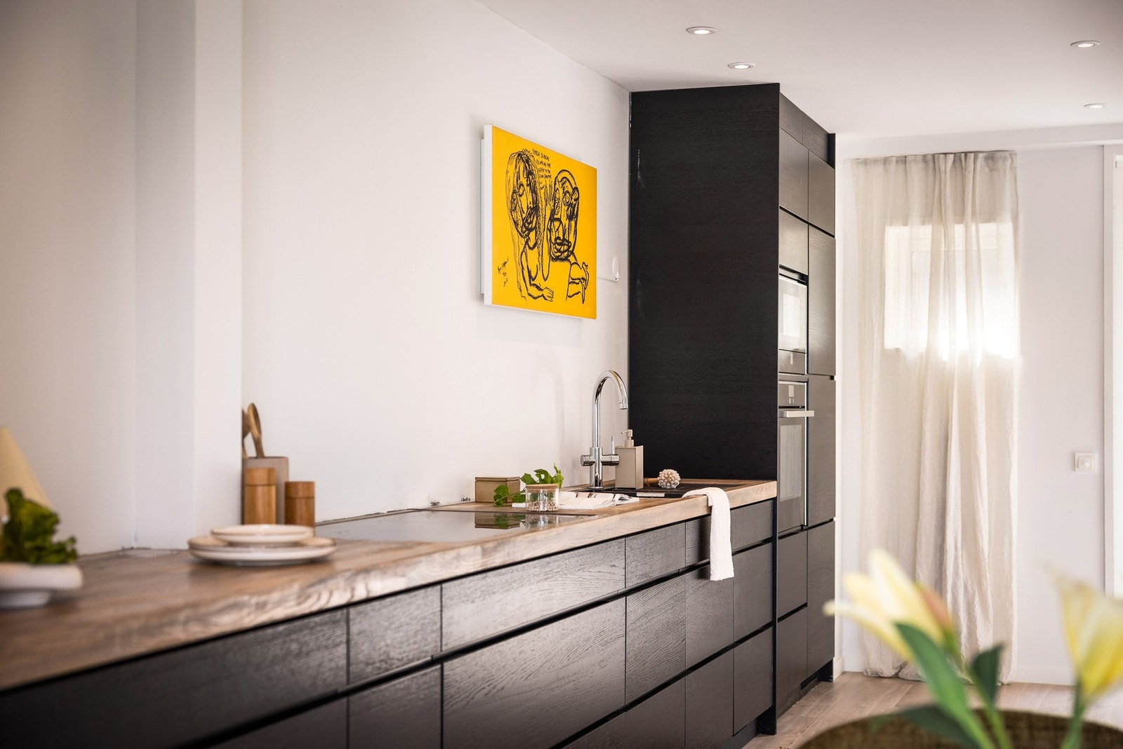 - Det er godt med både skap- og benkeplass & Grohe Blue armatur med kullsyre og kjøling - Galleribilde