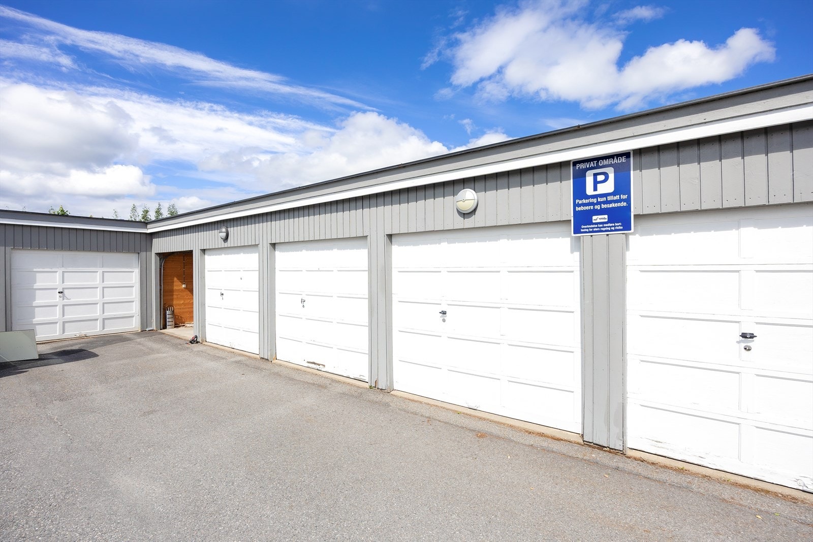 Det medfølger en garasjeplass i felles anlegg. Galleribilde