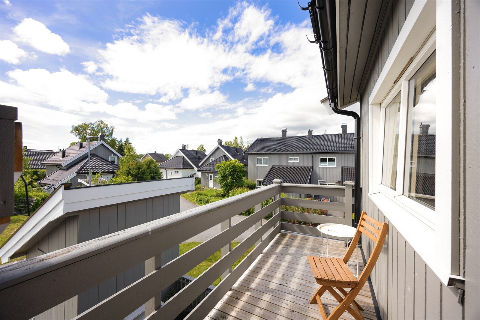Leiligheten har to verandaer. Denne ligger ved inngangspartiet. Galleribilde