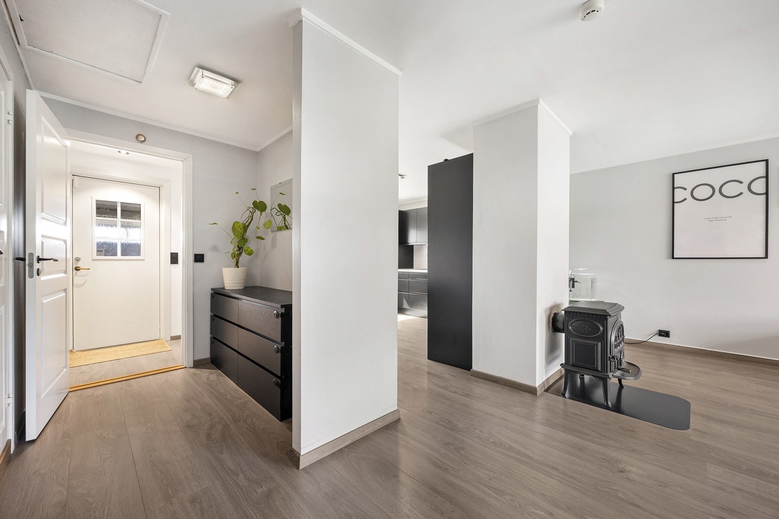Det er plass til et garderobeskap om det er ønskelig. Galleribilde