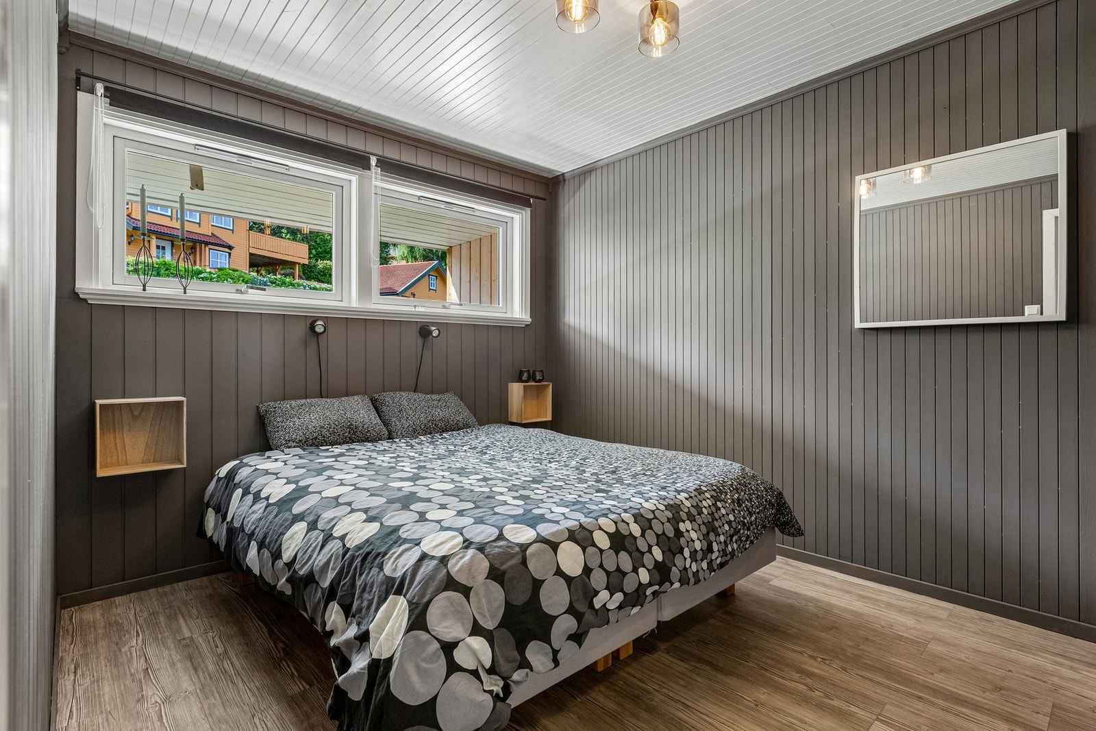 Hovedsoverom med god plass til dobbeltseng. Galleribilde
