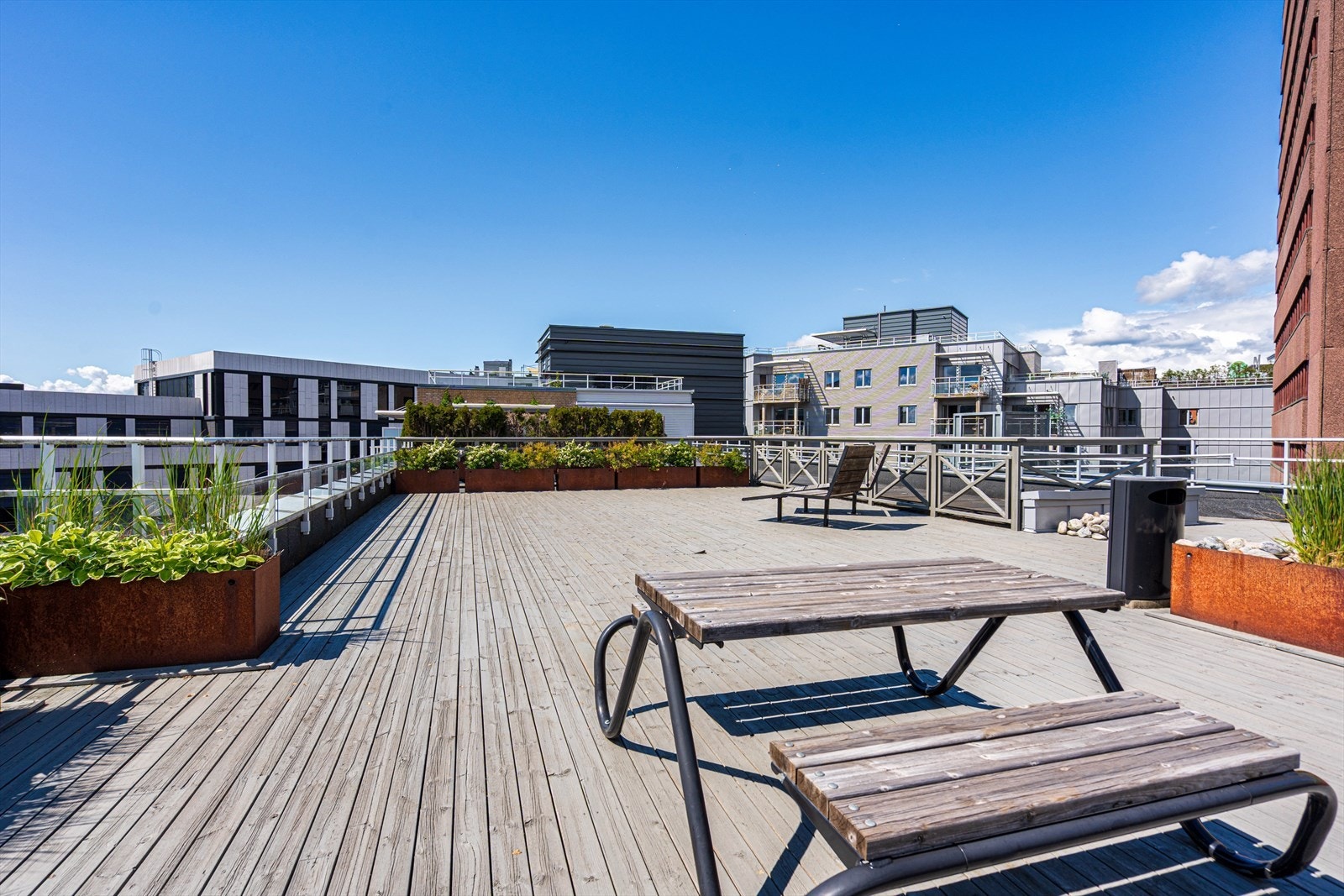 Stor, felles takterrasse i sameiet Galleribilde