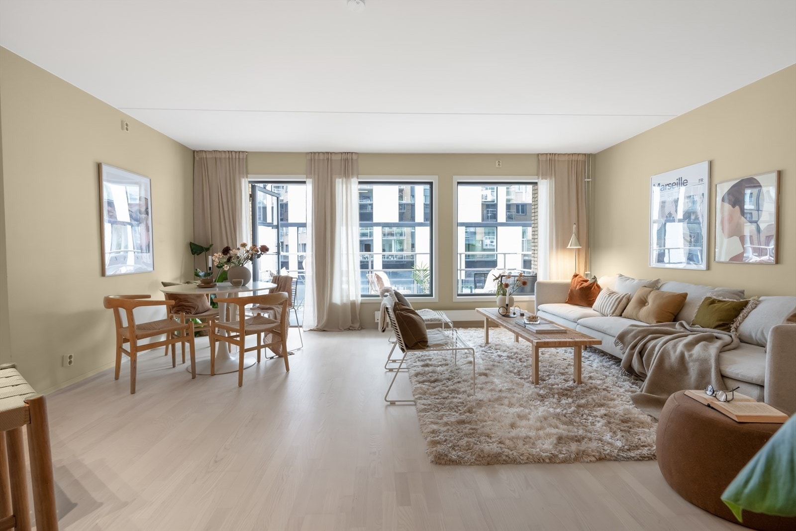 Stor selveier fra 2007 med nybolig-fasiliteter som balansert ventilasjon, heisadkomst, garasjeplass, sentralt fyrings og varmtvannsanlegg m.m. - Dette er easy living på sitt beste! Galleribilde