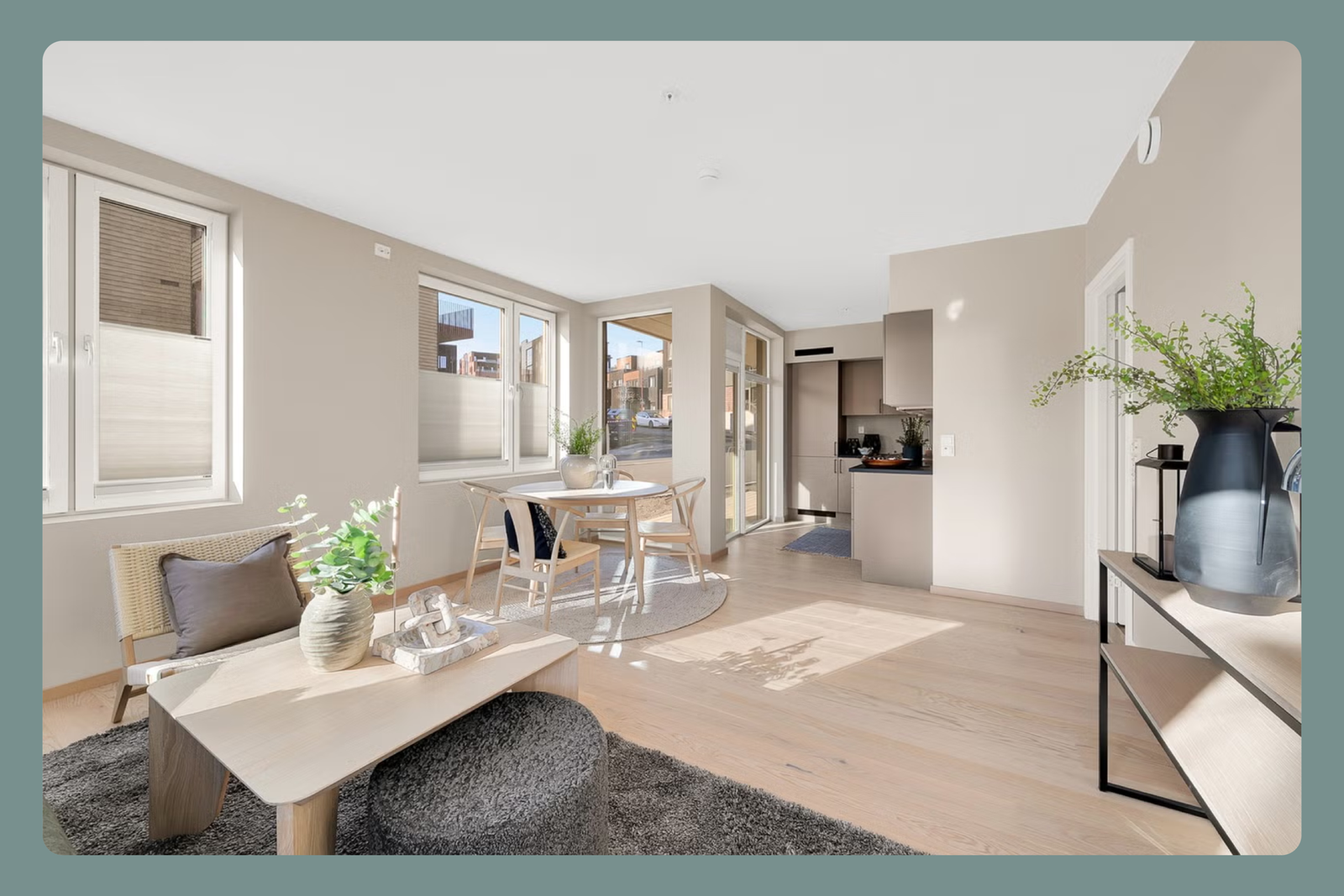 Stilrent hjem med 1-stavs parkett, vannbåren varme og gjennomtenkte løsninger. Galleribilde