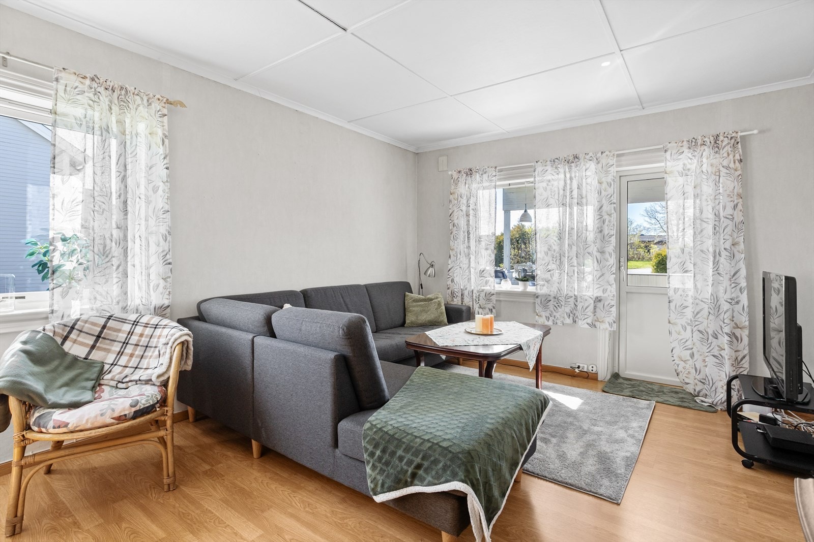 Fra stuen er det direkte utgang til en stor balkong på 17 m². Galleribilde