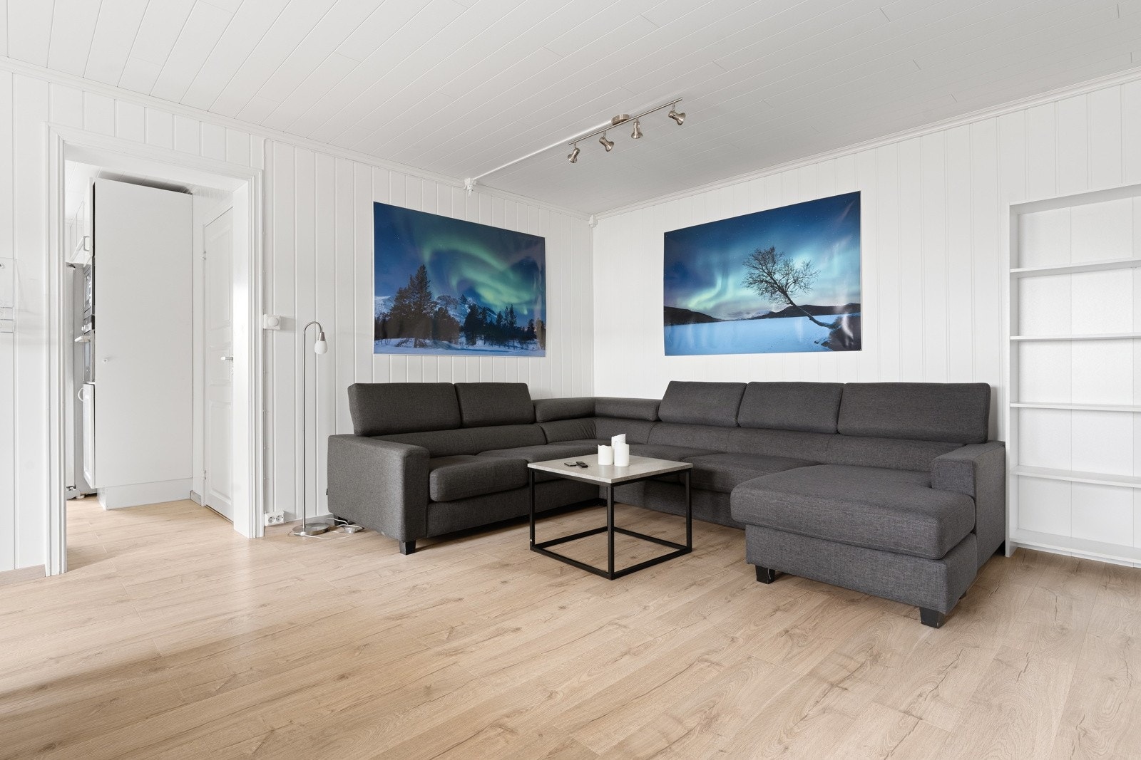 Det bemerkes at trapp fra hovedplan og ned til underetasjen er fjernet.