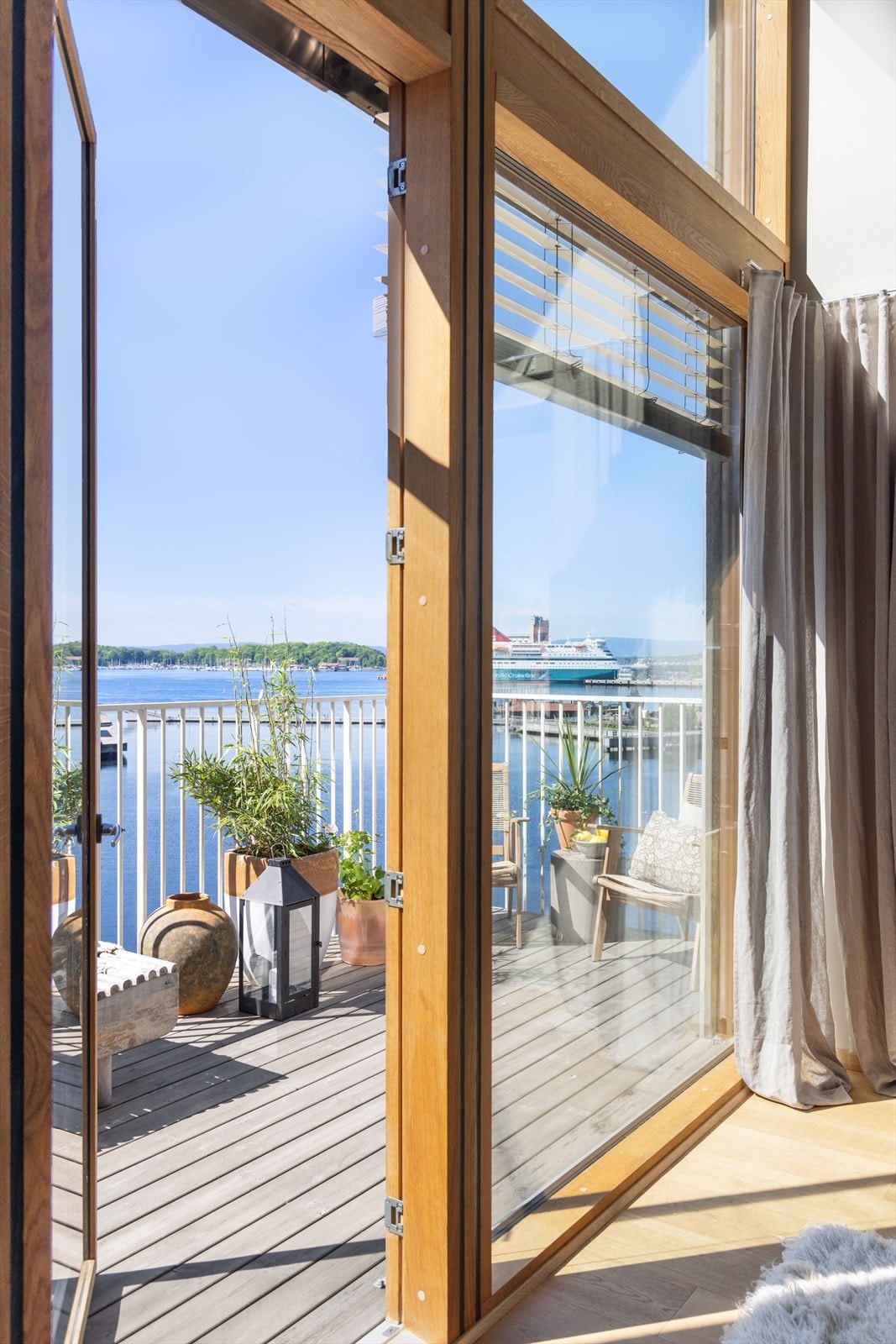 Fra stuen har man utgang til sydvestvendt balkong med flotte solforhold. Galleribilde