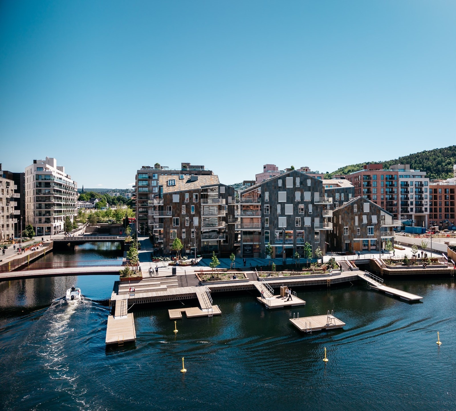I Vannkunsten Syd har du umiddelbar nærhet til livet i og ved fjorden. Sameiet låner ut egne kajakker til sine beboere via bookingsystem. Galleribilde