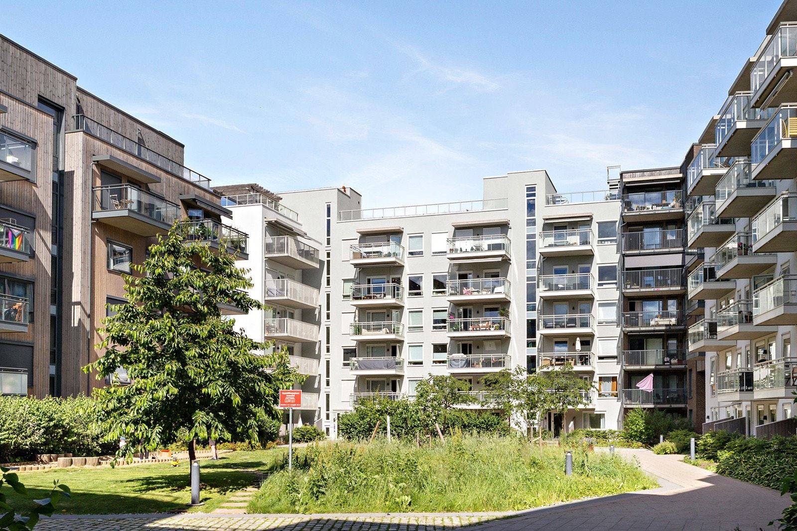Pent opparbeidet gårdsrom. Galleribilde