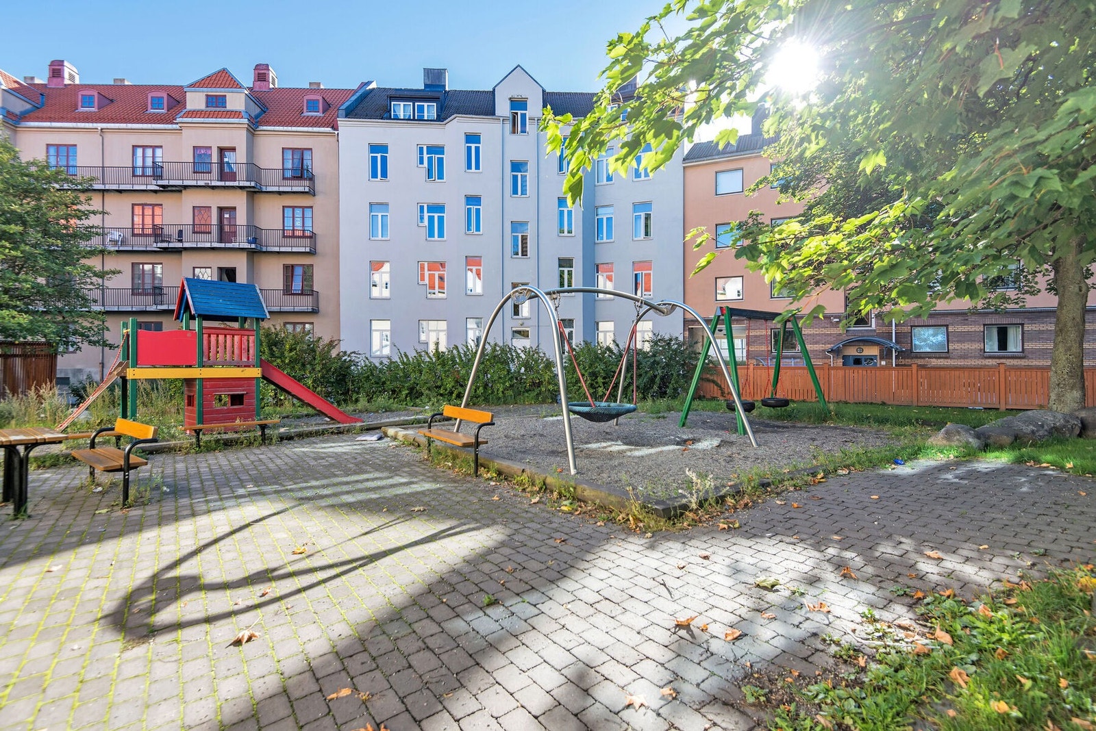 Med sin sentrale beliggenhet fungerer leiligheten perfekt som utleieobjekt, eller for deg som vil bo en liten spasertur unna Midtbyen. Galleribilde