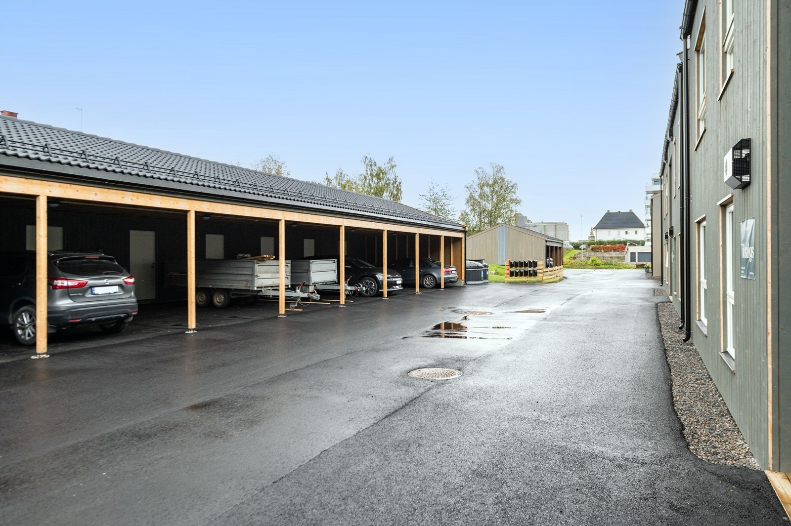 Carport med utv. bod til hver leilighet medfølger. Galleribilde