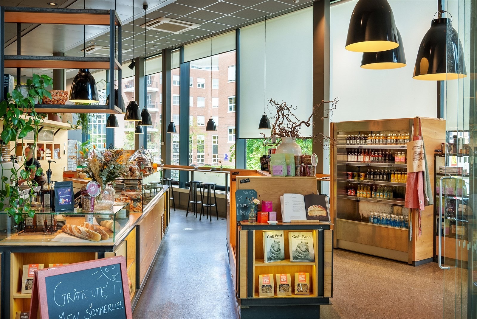 Område har flere trivelige bakerier og kafeer. Bilde fra Godt Brød Nydalen Torgbygget. Galleribilde