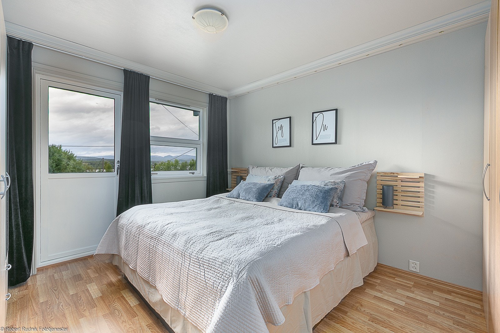Hovedsoverom med utgang til veranda. Galleribilde