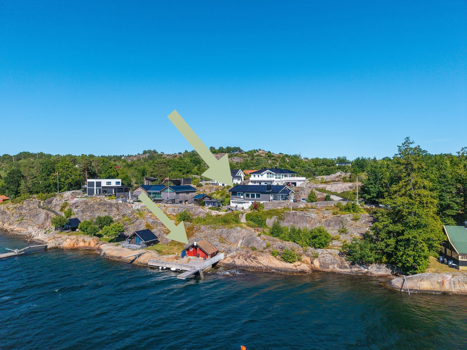 En unik og sjelden perle - stor eiendom med hybel, privat brygge, sjøbod og en spektakulær utsikt! Galleribilde