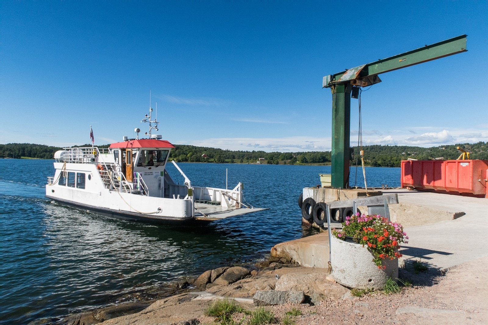 Like i nærheten ligger Tenvik brygge, med fergeforbindelse til idylliske Veierland. Galleribilde