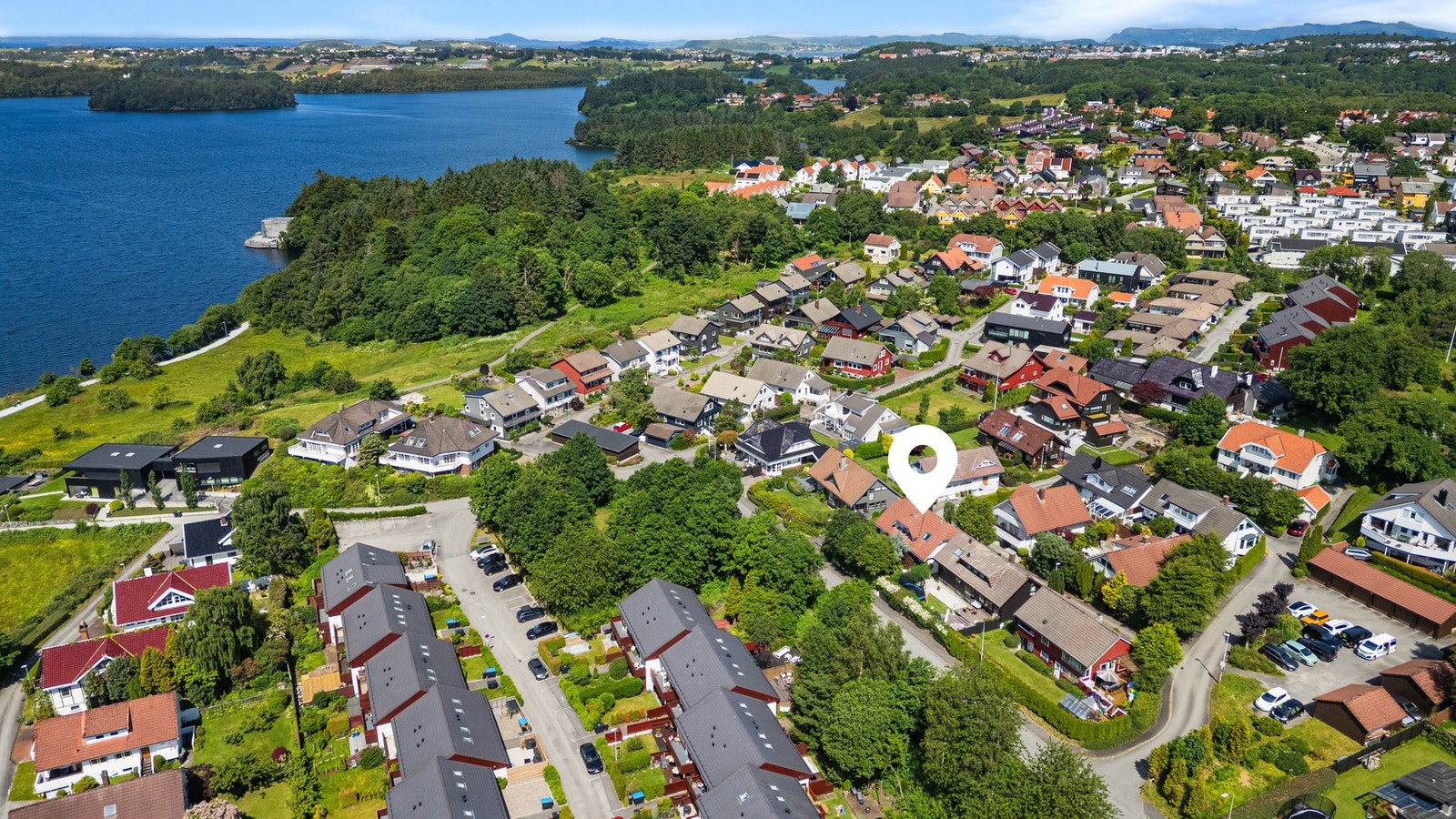 Her bor du i et familievennlig område, kun en liten rusletur fra Stokkavannet. Galleribilde