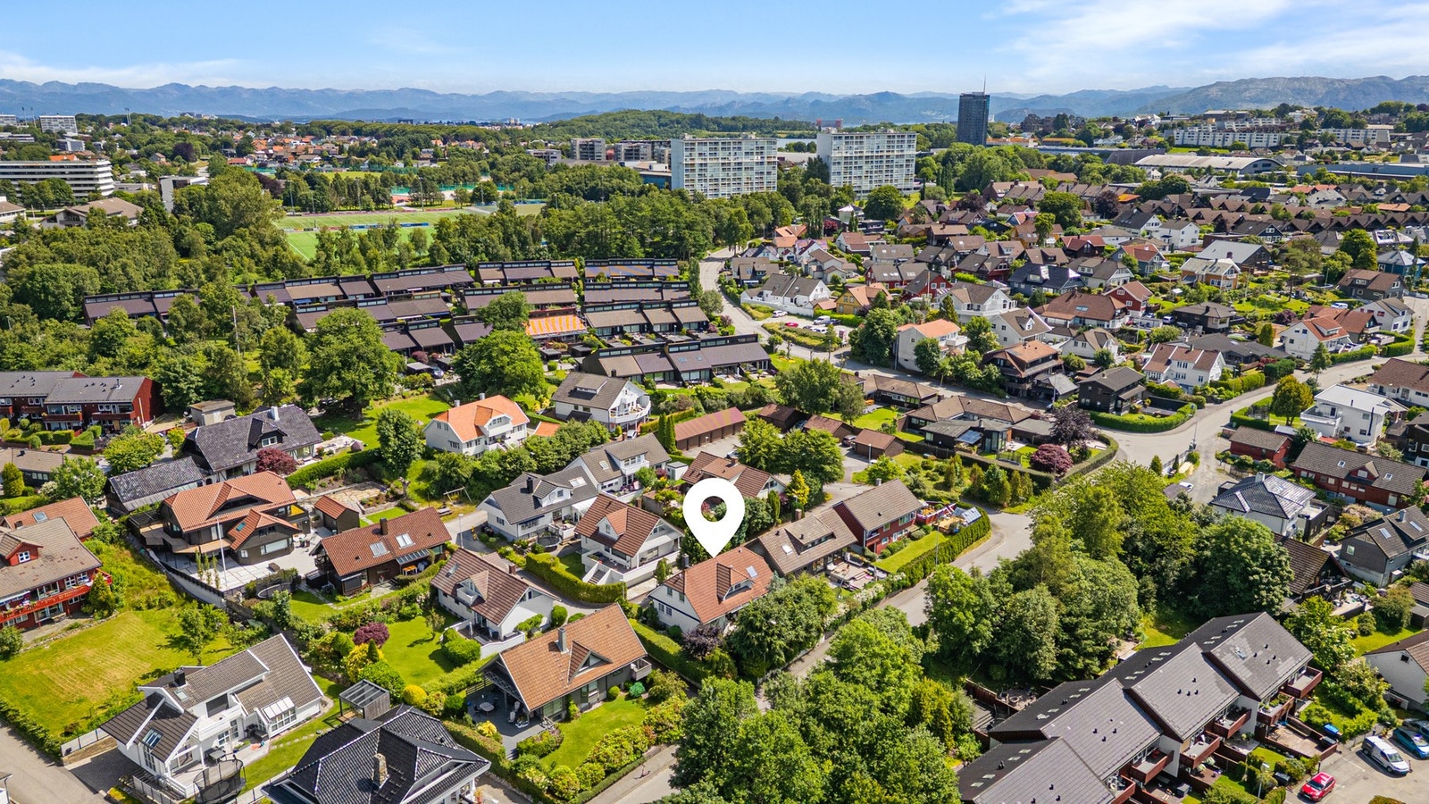 Boligen har en attraktiv beliggenhet på Sandal. Galleribilde