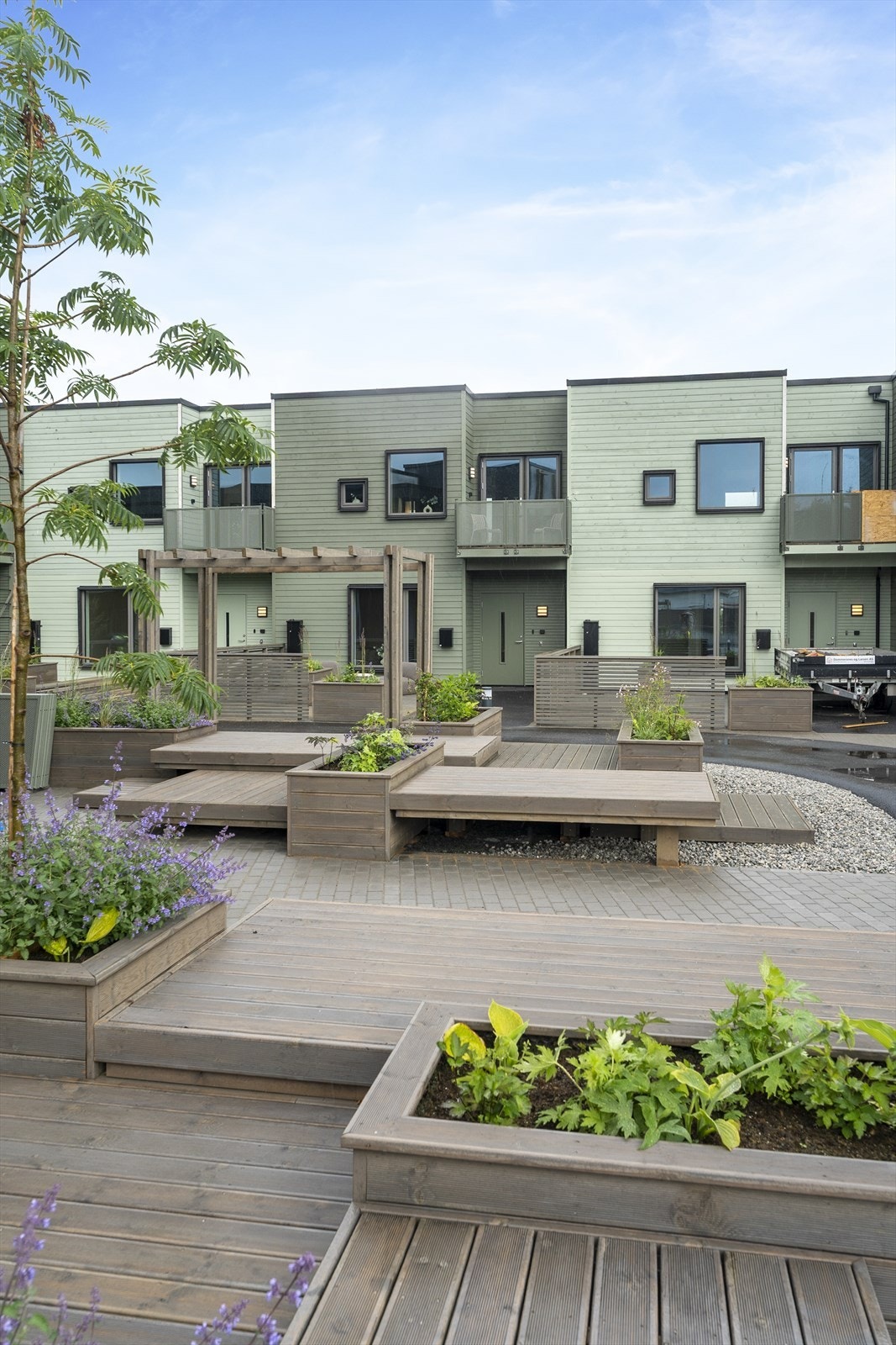 Velkommen til Åshaugvegen 20 i Kvednatunet Hageby Galleribilde