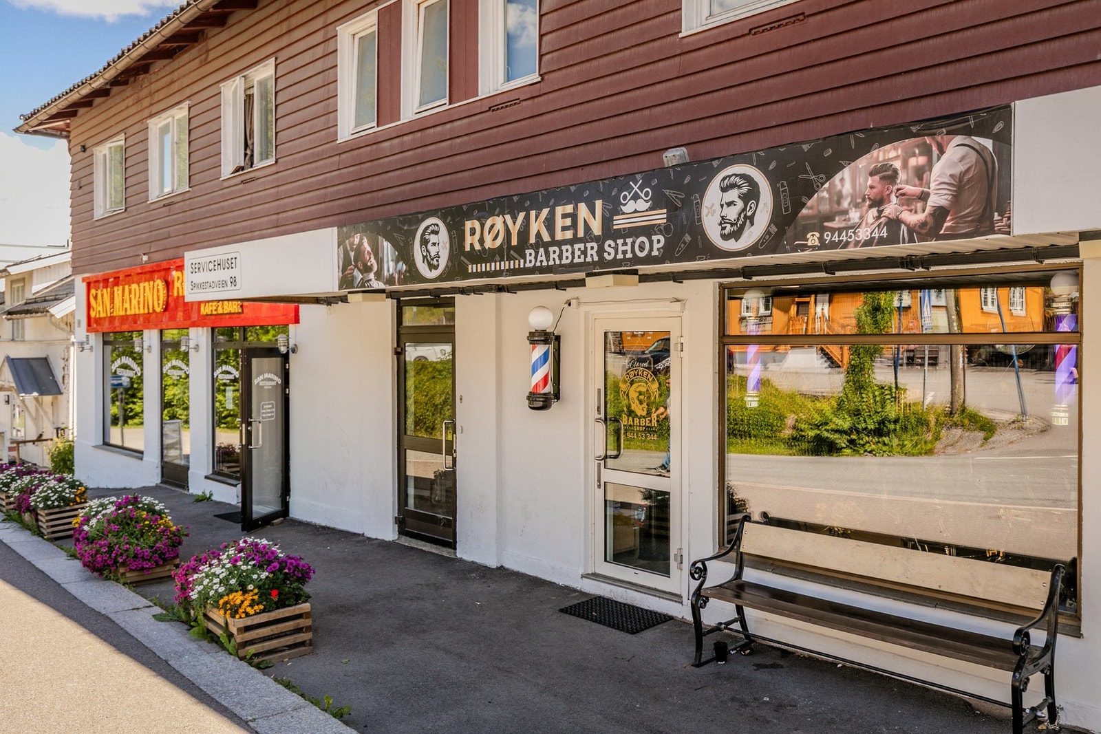 Nabobygg med barberer og restaurant : San Marino Galleribilde