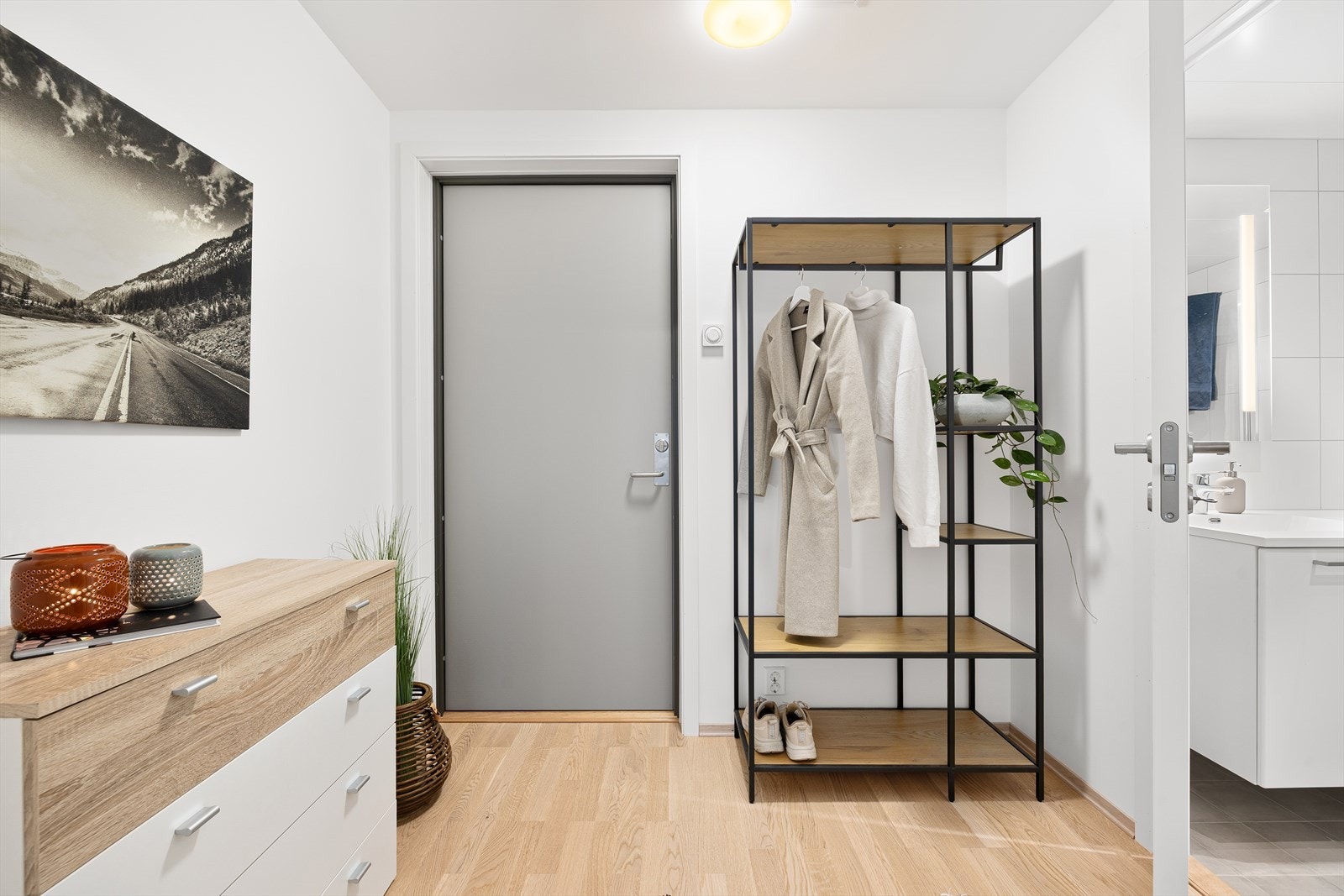 For oppbevaring disponerer leiligheten en egen ekstern bod i kjeller på 5 m² hvor det kan lagres ski og annet turutstyr. Galleribilde